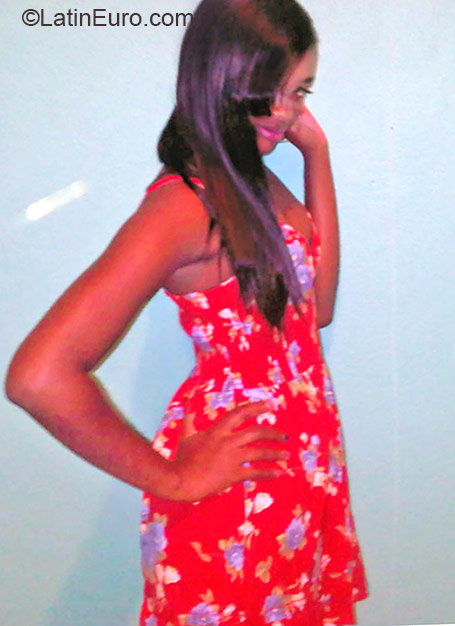 Date this stunning Jamaica girl Shevele from Kingston JM2359