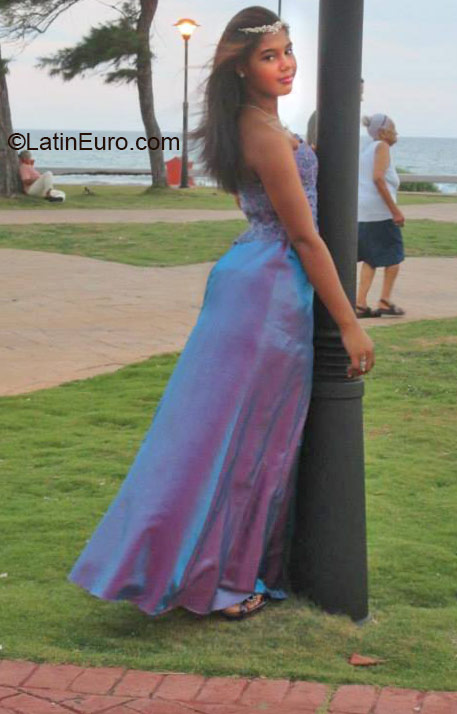 Date this athletic Dominican Republic girl Raynalis from Puerto Plata DO27524