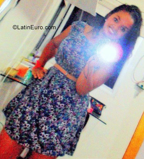 Date this sultry Brazil girl Tariane from Itapema BR9824