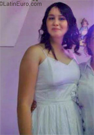 Date this happy Brazil girl Jessica from Curitiba BR9830