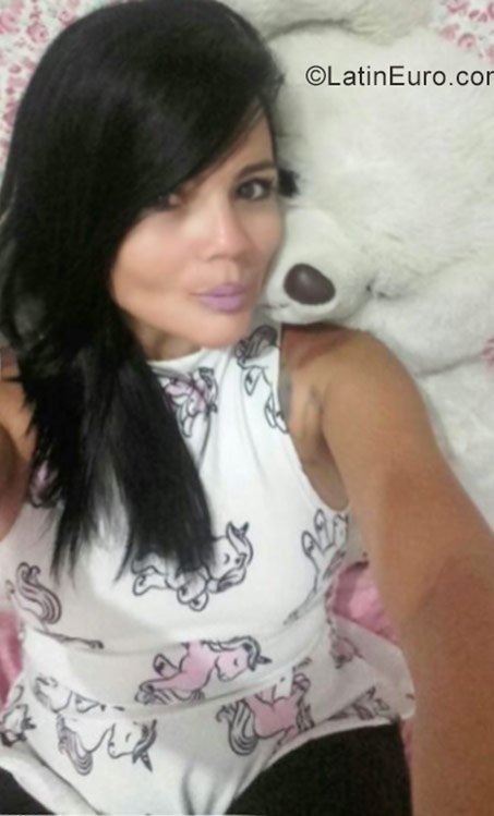 Date this hot Brazil girl Daniele from Olinda BR9840