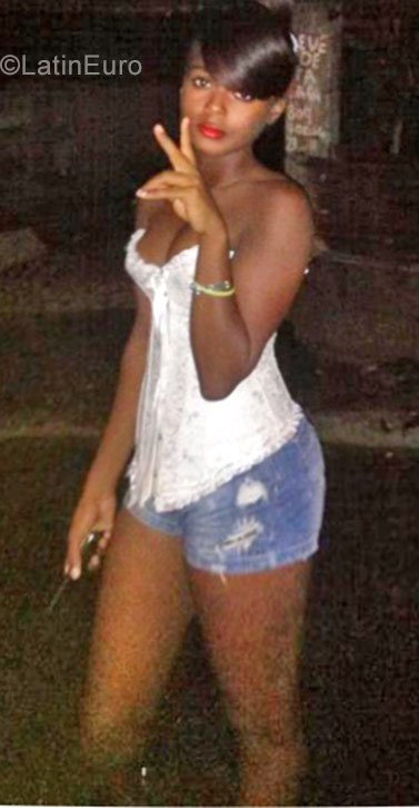 Date this gorgeous Dominican Republic girl Claribel from Santo Domingo DO26988