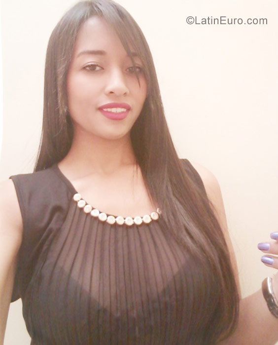 Date this athletic Colombia girl Claudia from Bogota CO19886