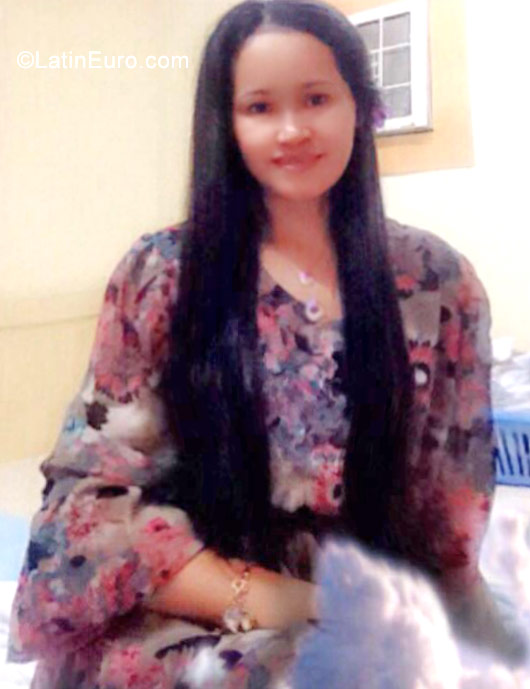Date this sensual Oman girl Katherine from Mus cat OM10