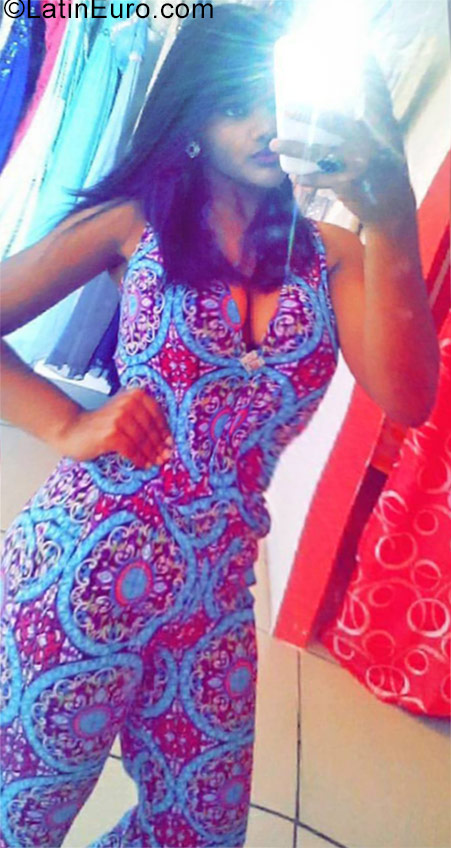 Date this pretty Dominican Republic girl Suelky from Santo Domingo DO27096