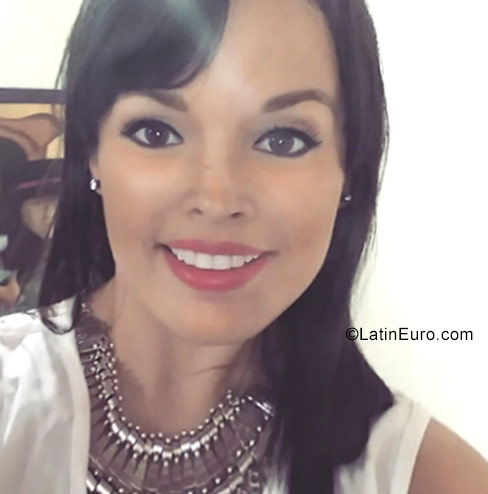 Date this lovely Colombia girl Juliana from Cali CO19959