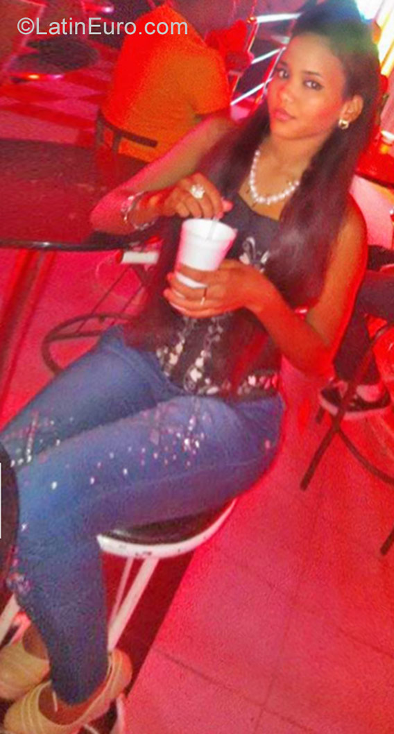 Date this cute Dominican Republic girl ANDREINA from Santo Domingo DO27118