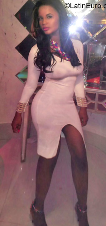 Date this georgeous Dominican Republic girl Romey from Santo Domingo DO40251