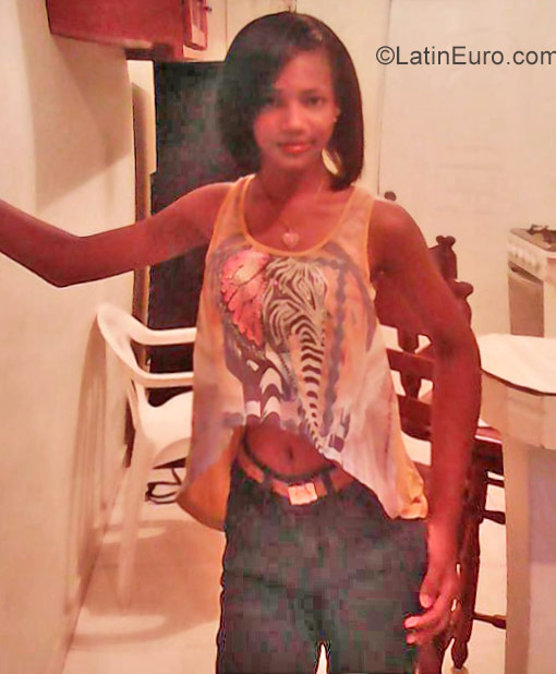 Date this hot Dominican Republic girl Esmaden from La Romana DO27294