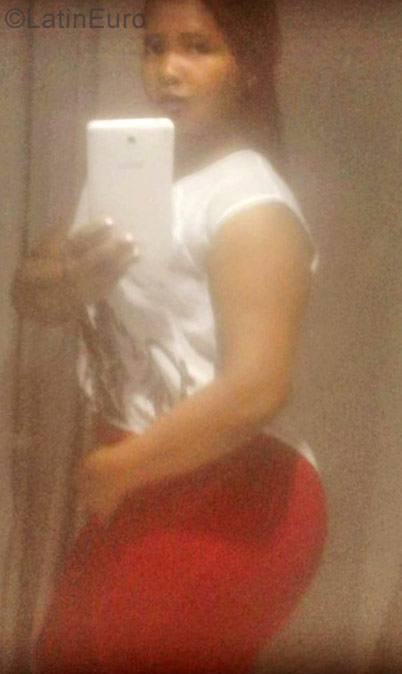 Date this foxy Dominican Republic girl Nairobi from Santo Domingo DO27377