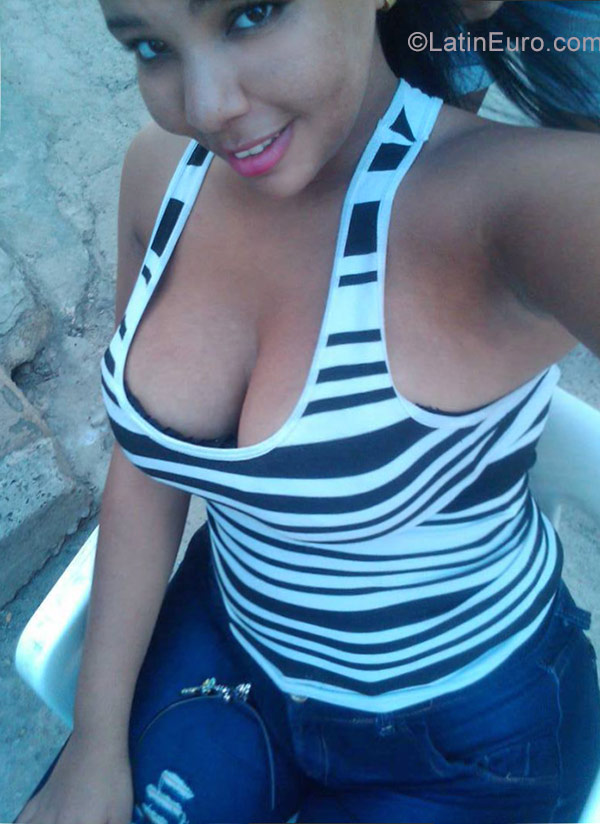 Date this foxy Dominican Republic girl Shesel from Santo Domingo DO27467