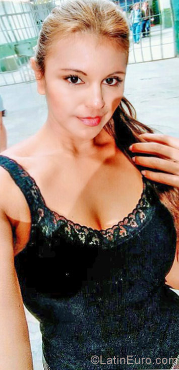 Date this young Colombia girl Carmen from Bogota CO20319