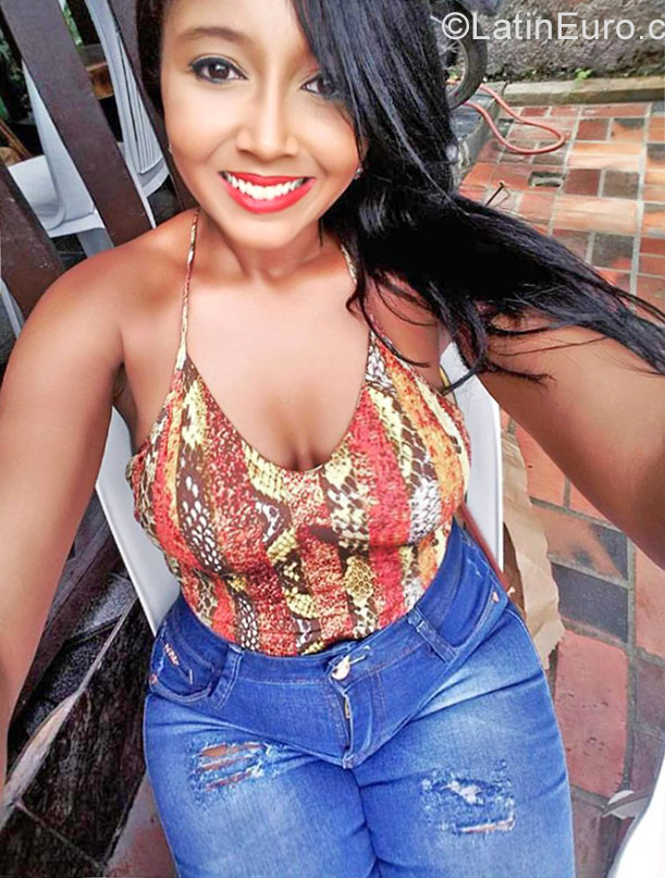 Date this beautiful Brazil girl Virginia from Belo Horizonte BR9902