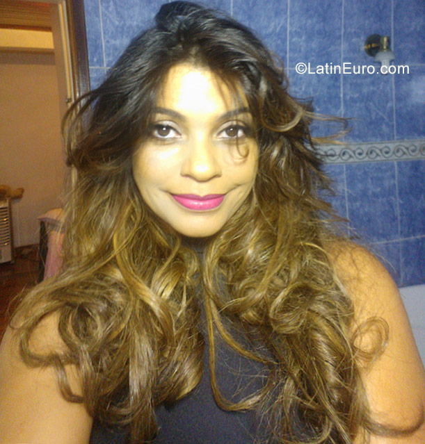 Date this charming Brazil girl Geovana from Brasilia BR9908