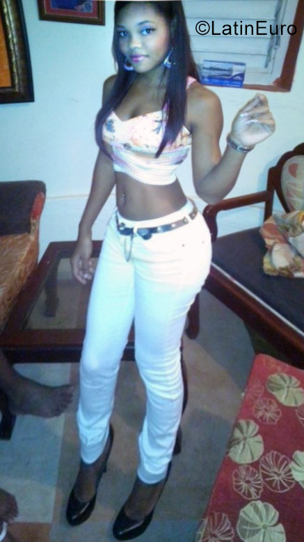Date this stunning Dominican Republic girl Yancy from Santo Domingo DO27566