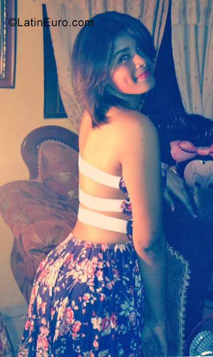 Date this exotic Dominican Republic girl Esmeralda from Santo Domingo DO27576