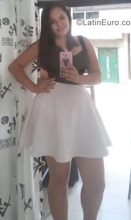 Date this happy Colombia girl Helen from Cali CO20508