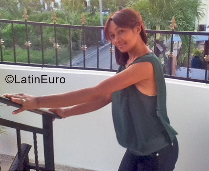 Date this young Dominican Republic girl Bilerka from Santiago DO29178