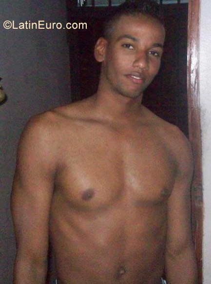 Date this passionate Dominican Republic man Edinson Enmanue from Espaillat DO27892