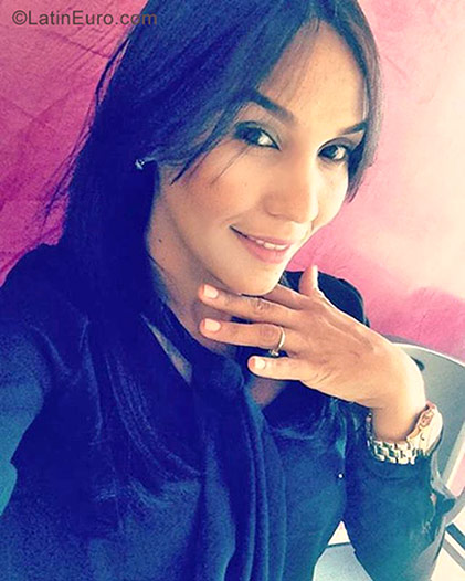 Date this good-looking Dominican Republic girl YOKAIRA from La Vega DO27900