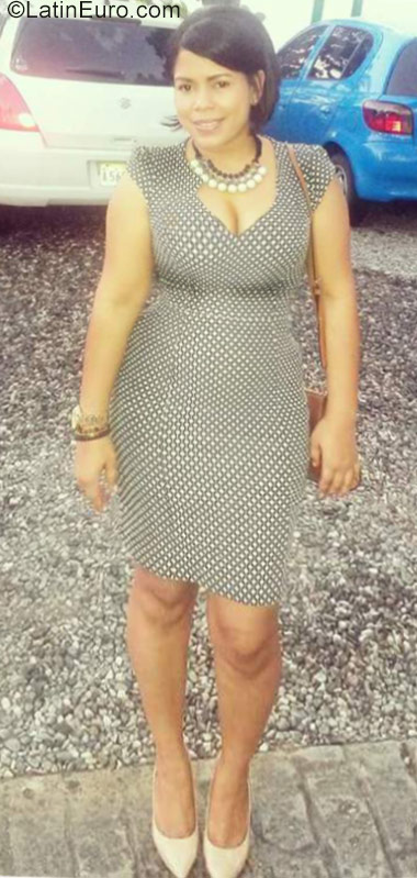 Date this foxy Dominican Republic girl Elma from Santo Domingo DO27905