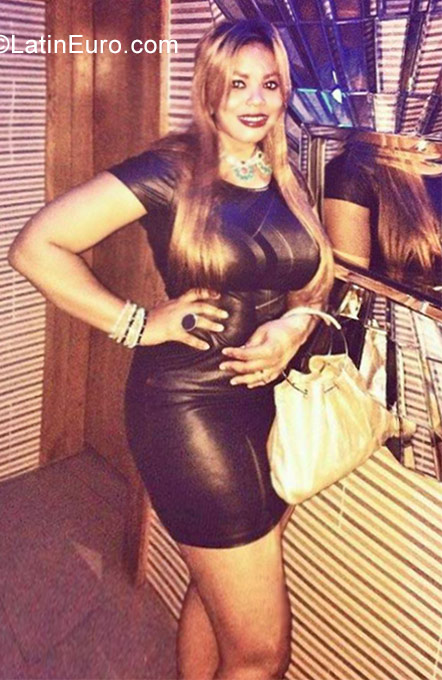 Date this stunning Dominican Republic girl Monica from Santiago DO27945