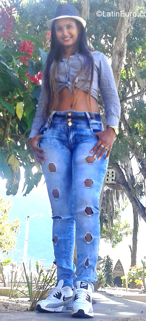 Date this funny Panama girl Lorena from Panama City PA1059