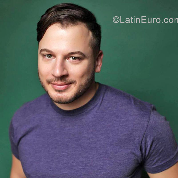 Date this stunning United States man Robert from Los Angeles US18001