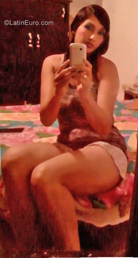 Date this good-looking Colombia girl Yulie from Manizales CO21111