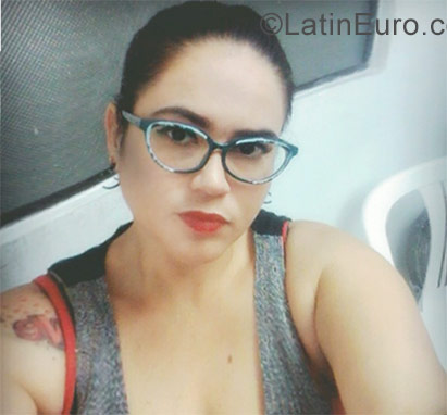 Date this attractive Colombia girl Luz from Medellín CO21131