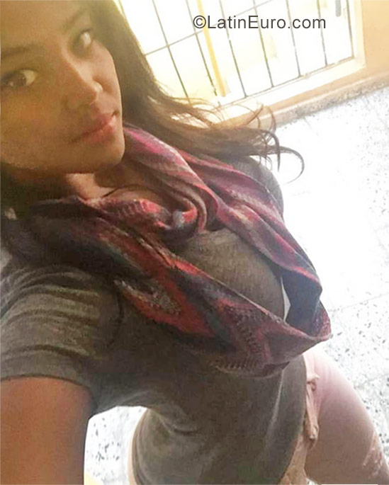 Date this sensual Dominican Republic girl Kamila from Punta Cana DO28453