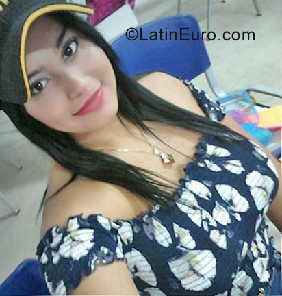 Date this good-looking Colombia girl Carolina from Barranquilla CO21281