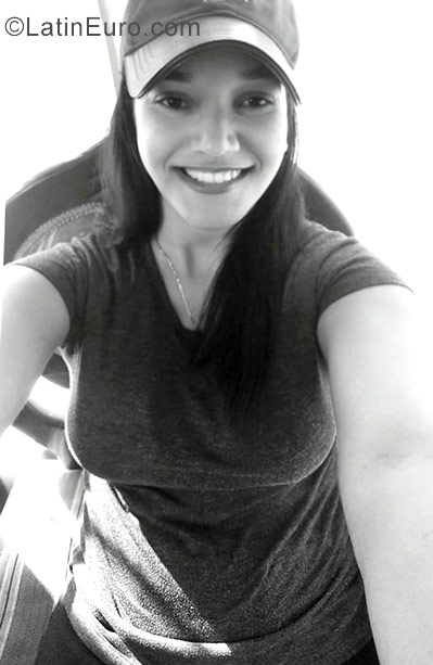 Date this exotic Dominican Republic girl Veronica from Santiago DO28490