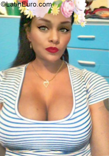 Date this voluptuous Dominican Republic girl Carla from Santo Domingo DO28501