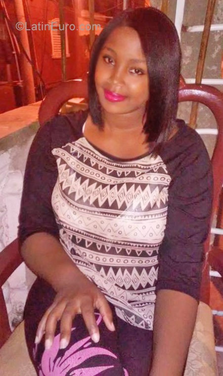 Date this funny Dominican Republic girl Nairobi from Santo Domingo DO28547