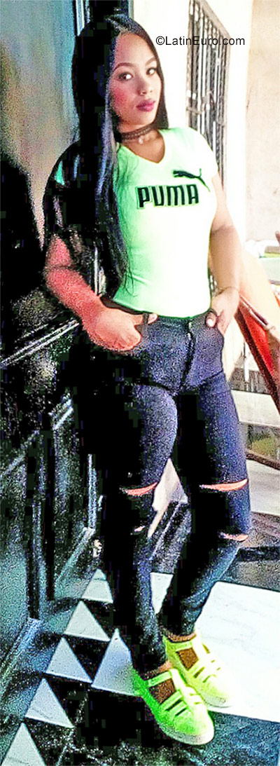 Date this athletic Colombia girl Yoly from Santa Marta CO21341