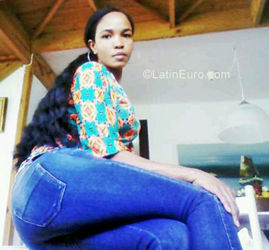 Date this sultry Dominican Republic girl Ana Maria from Juan Dolio DO28579