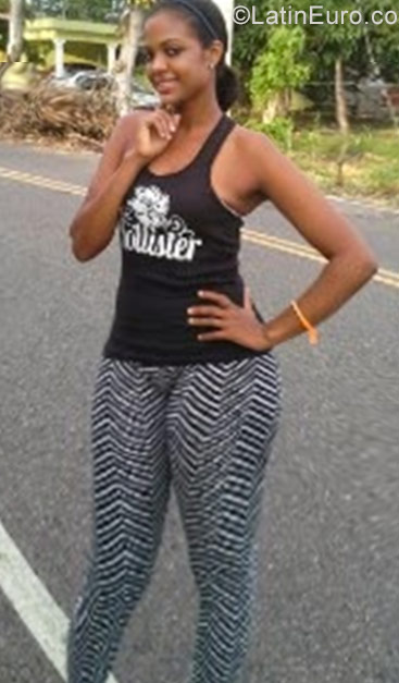 Date this cute Dominican Republic girl Laura from Castillo DO28617