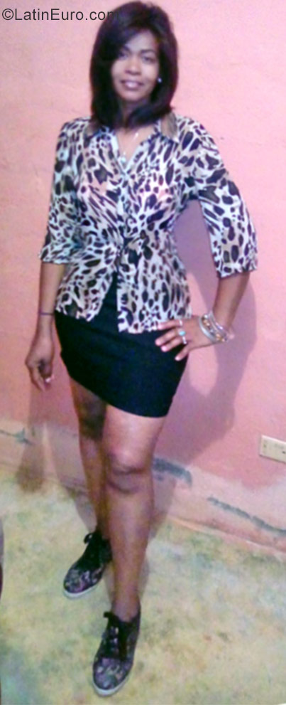 Date this good-looking Dominican Republic girl Sunida from Santo Domingo DO28649