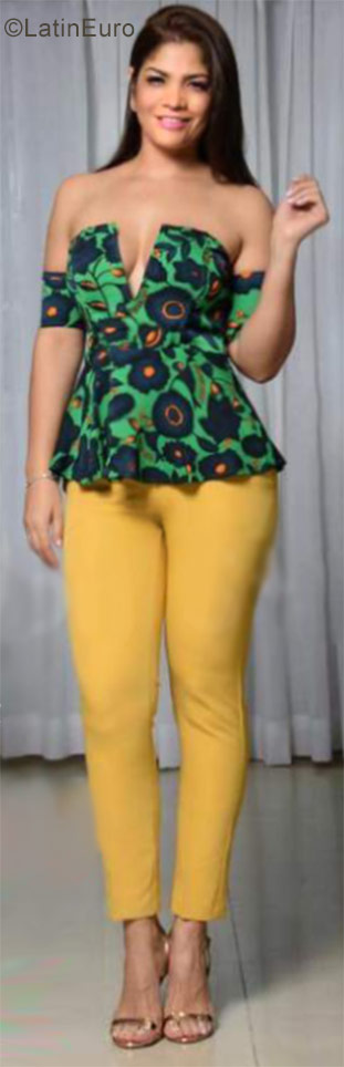 Date this hard body Dominican Republic girl Alejandra from La Vega DO28725