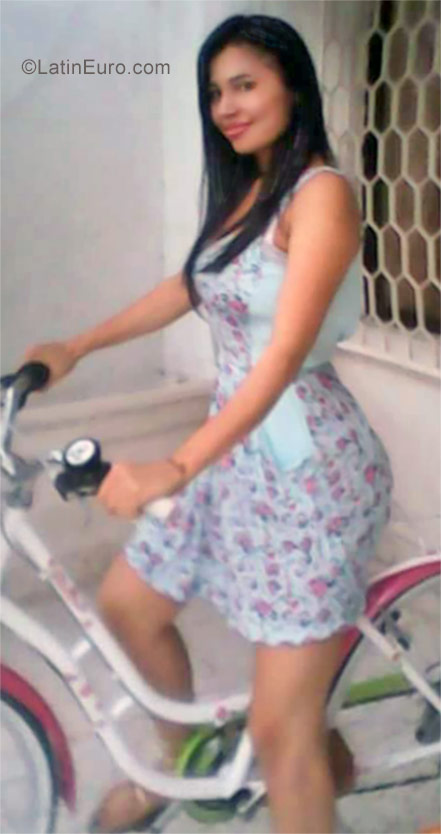 Date this foxy Colombia girl Yanis from Barranquilla CO21563