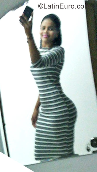 Date this cute Dominican Republic girl Yanna from Santo Domingo DO28889