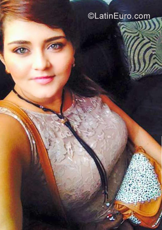 Date this young Colombia girl Julieth from Bucaramanga CO21626