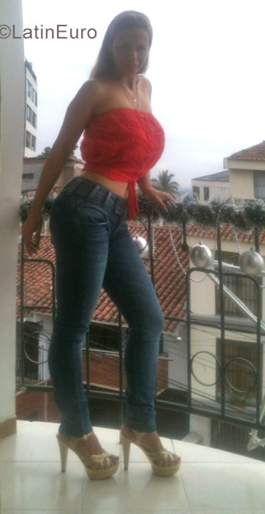 Date this foxy Colombia girl Mara from Cali CO21700