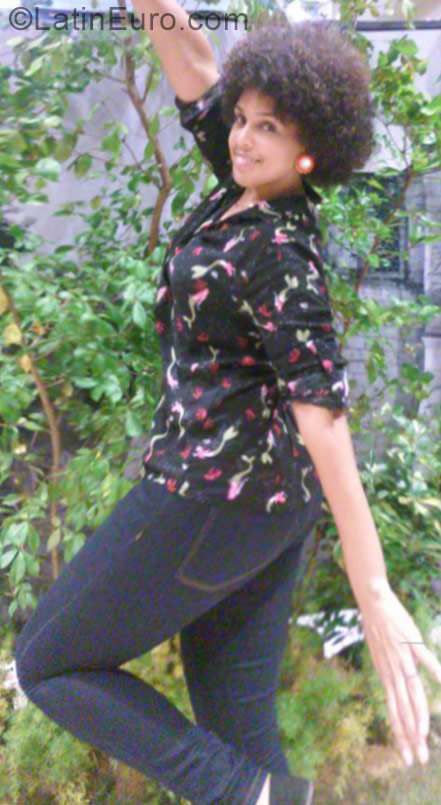 Date this sensual Dominican Republic girl Yeimy from Santo Domingo DO29215