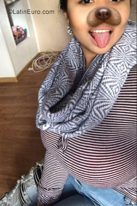 Date this attractive Russia girl Rita from Budennovsk - Guayaquil RU63