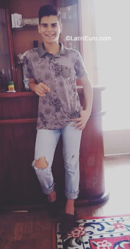 Date this hot Brazil man Matheus from Mesquita BR10098