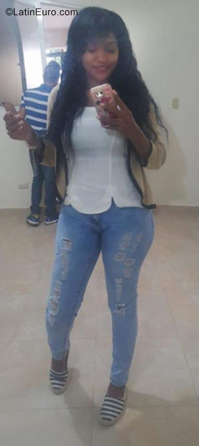 Date this hard body Dominican Republic girl Marianely from Santiago DO29286