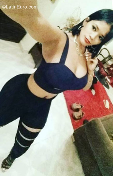 Date this foxy Dominican Republic girl Santa from Santo Domingo DO29294