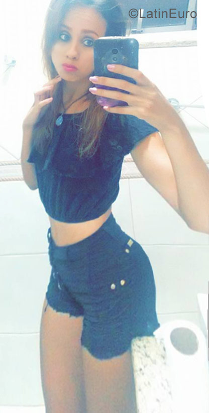 Date this sensual Brazil girl Thmey from Rio De Janeiro BR10103